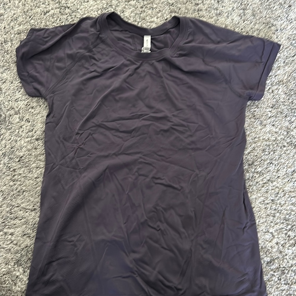 Women’s athleta large in motion tee